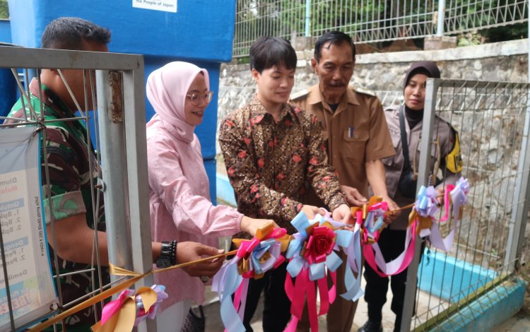 Serah Terima Proyek Peningkatan Sistem Penyediaan Air Minum di Pagergunung, Blitar, Jawa Timur