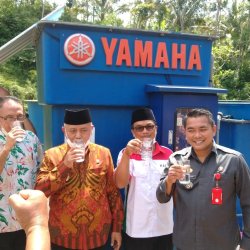 Inauguration of the water purifier by the Regent of Malang, the Ambassador and the Consul General of Japan in Malang